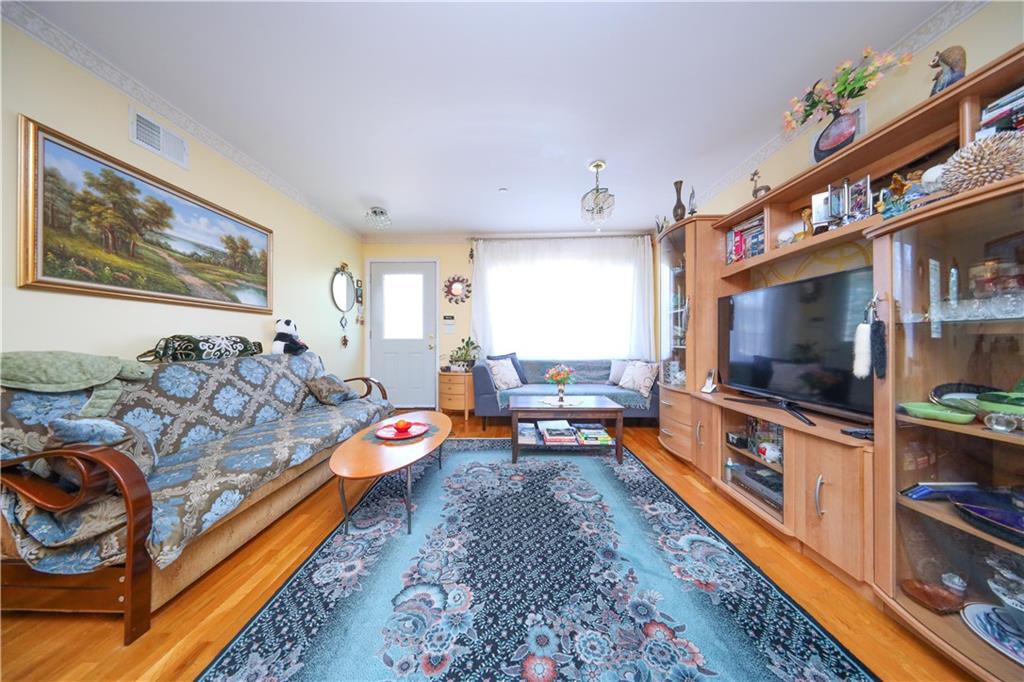 Single Family Townsend  Staten Island, NY 10304, MLS-490162-10