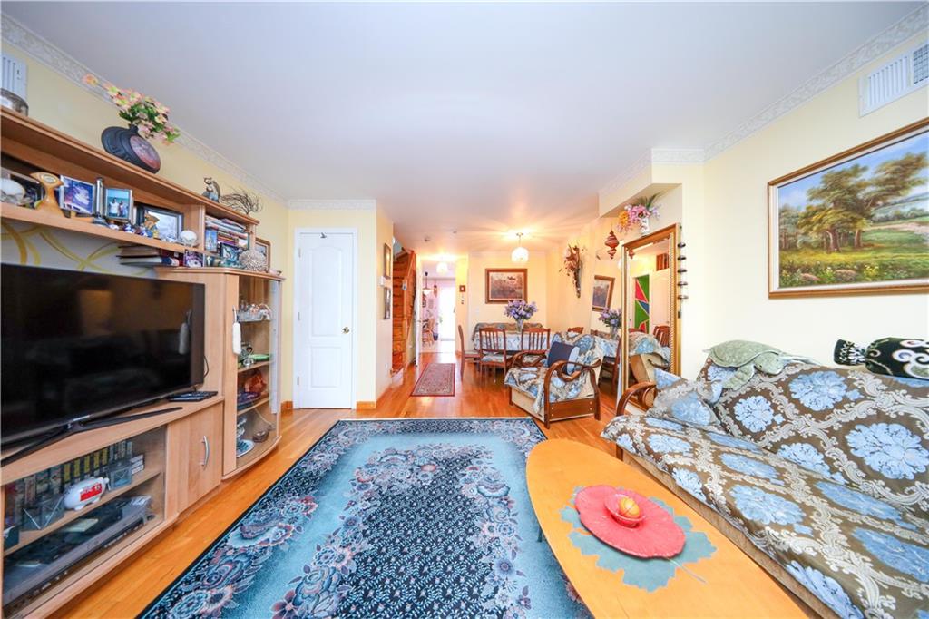 Single Family Townsend  Staten Island, NY 10304, MLS-490162-9