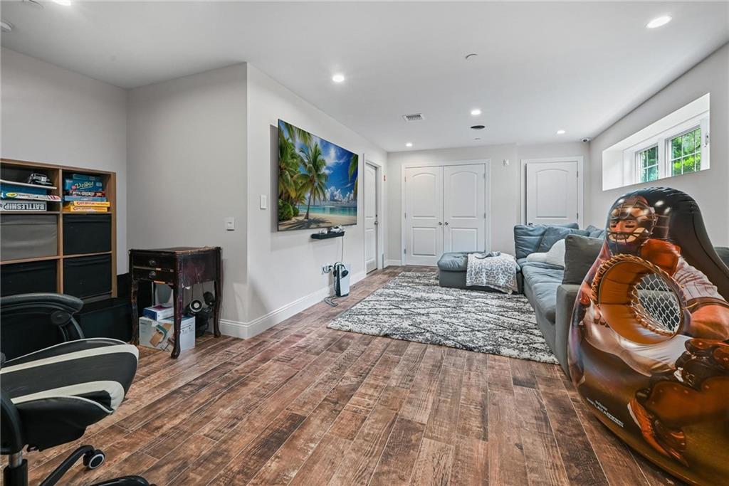 Single Family Cheevers  Staten Island, NY 10307, MLS-495149-33