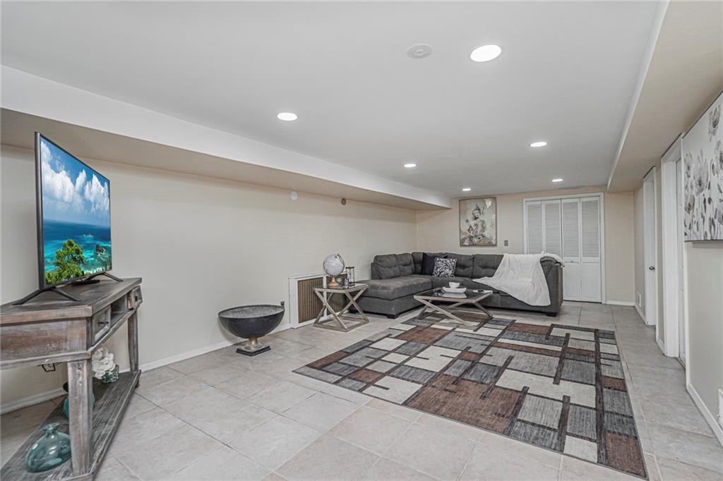 Single Family Brentwood  Staten Island, NY 10301, MLS-495206-23