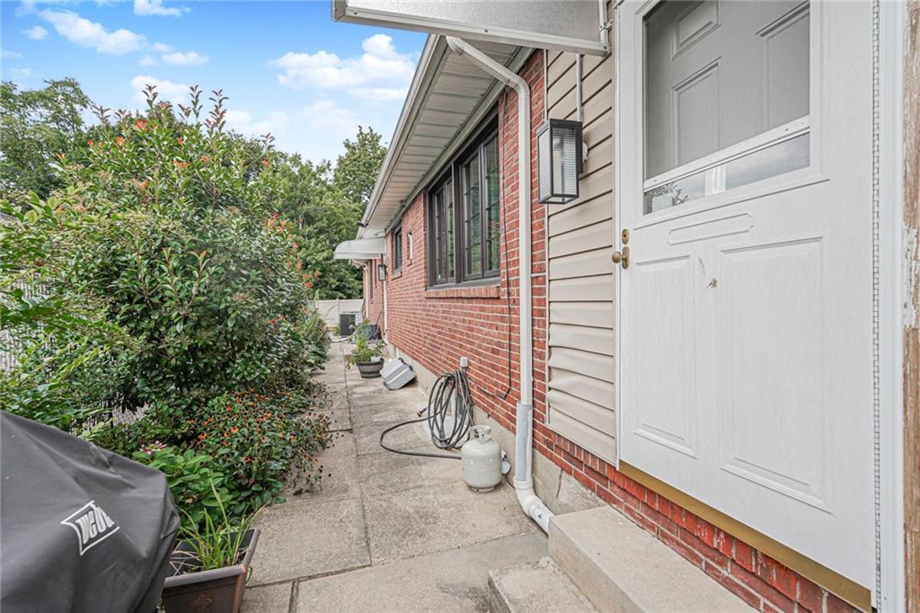 Single Family Brentwood  Staten Island, NY 10301, MLS-495206-27