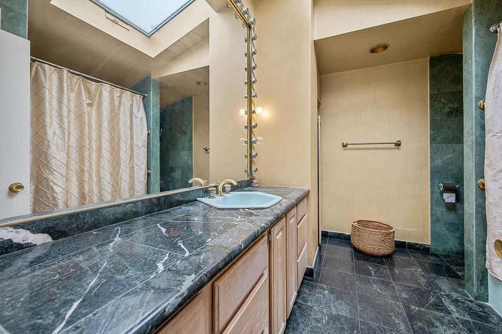 Single Family Goller  Staten Island, NY 10314, MLS-495378-24